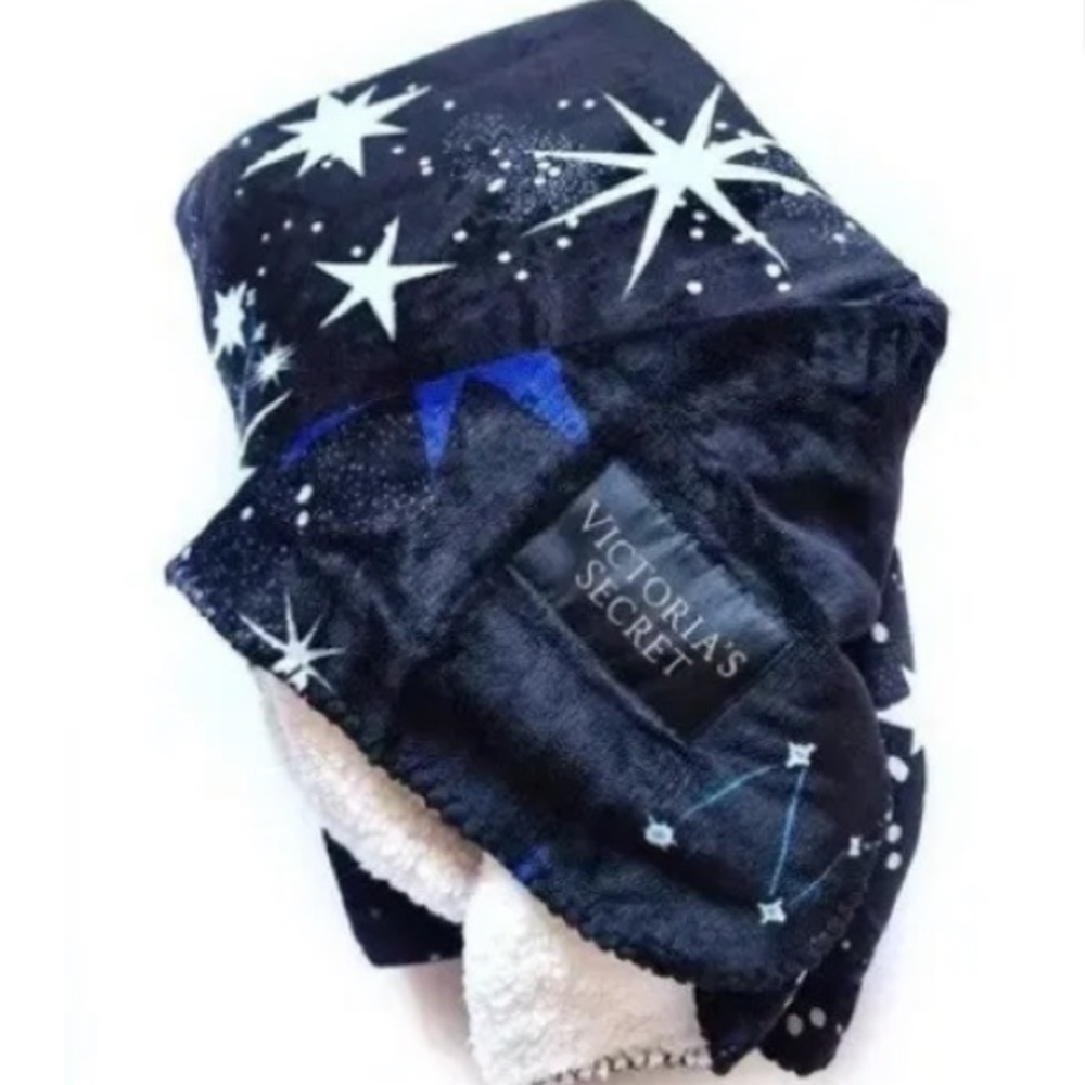 Rare & NWT Victoria’s Secret Galaxy Celestial Sherpa Throw Blanket - Picture 7 of 12